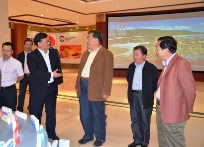 全國政協科教文衛體委員會副主任、中國文聯副主席、中國音樂文學學會主席陳曉光參觀考察仁和集團