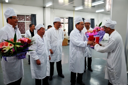 樟樹市領(lǐng)導(dǎo)五一前夕到仁和集團(tuán)走訪慰問(wèn)