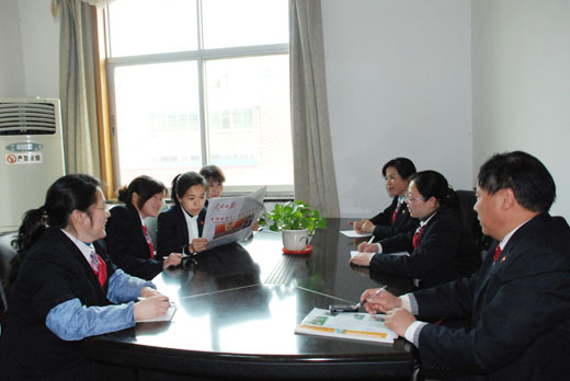 仁和集團(tuán)員工關(guān)注全國(guó)兩會(huì)